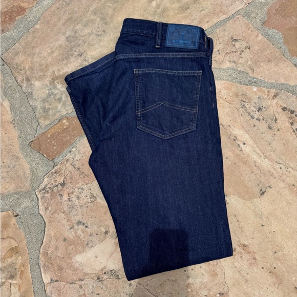 Patagonia Men's Straight Stretch Jeans in Deep Blue - Picture 2 of 5